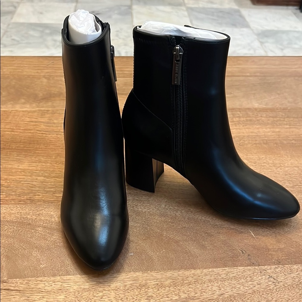 Ann Klein Elegant Black Ankle Flex Boots Sz 5.5